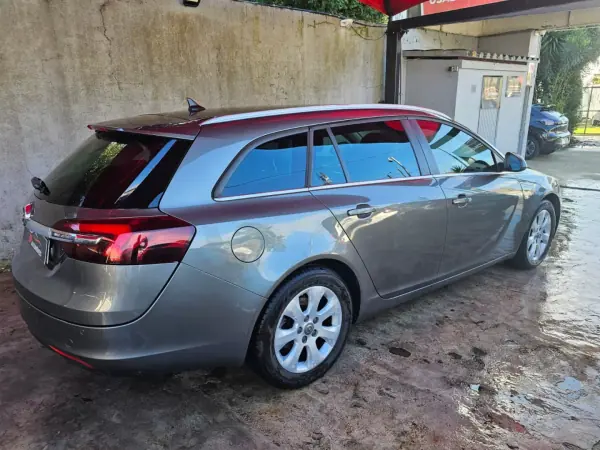 Opel Insignia Sports Tourer 2017 - 9999 EUR, 205000 km - AUTO.MOTO.pt - 205000km - foto 4 de 14