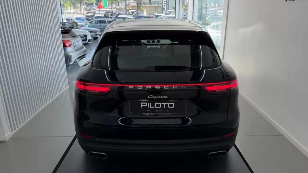 Porsche Cayenne 2019 - 59990 EUR, 87906 km - 87906km - foto 32 de 33