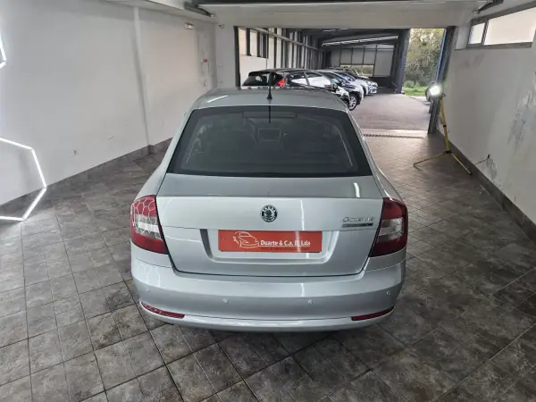 Skoda Octavia 2012 - 9350 EUR, 284108 km - AUTO.MOTO.pt - 284108km - foto 12 de 26