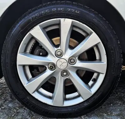 Mitsubishi Space Star 2015 - 8999 EUR, 100000 km - AUTO.MOTO.pt - 100000km - foto 13 de 22