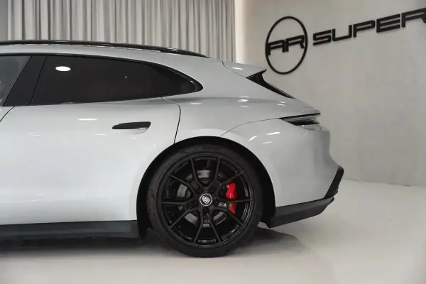 Porsche Taycan Sport Turismo 2024 - 74950 EUR, 55673 km - AUTO.MOTO.pt - 55673km - foto 9 de 57