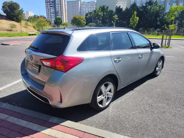 Toyota Auris Touring Sports 2015 - 11480 EUR, 229000 km - AUTO.MOTO.pt - 229000km - foto 7 de 39