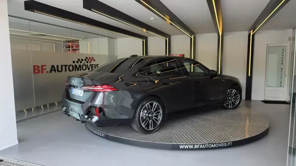 BMW 520 2023 - 49900 EUR, 46079 km - AUTO.MOTO.pt - 46079km - foto 4 de 60