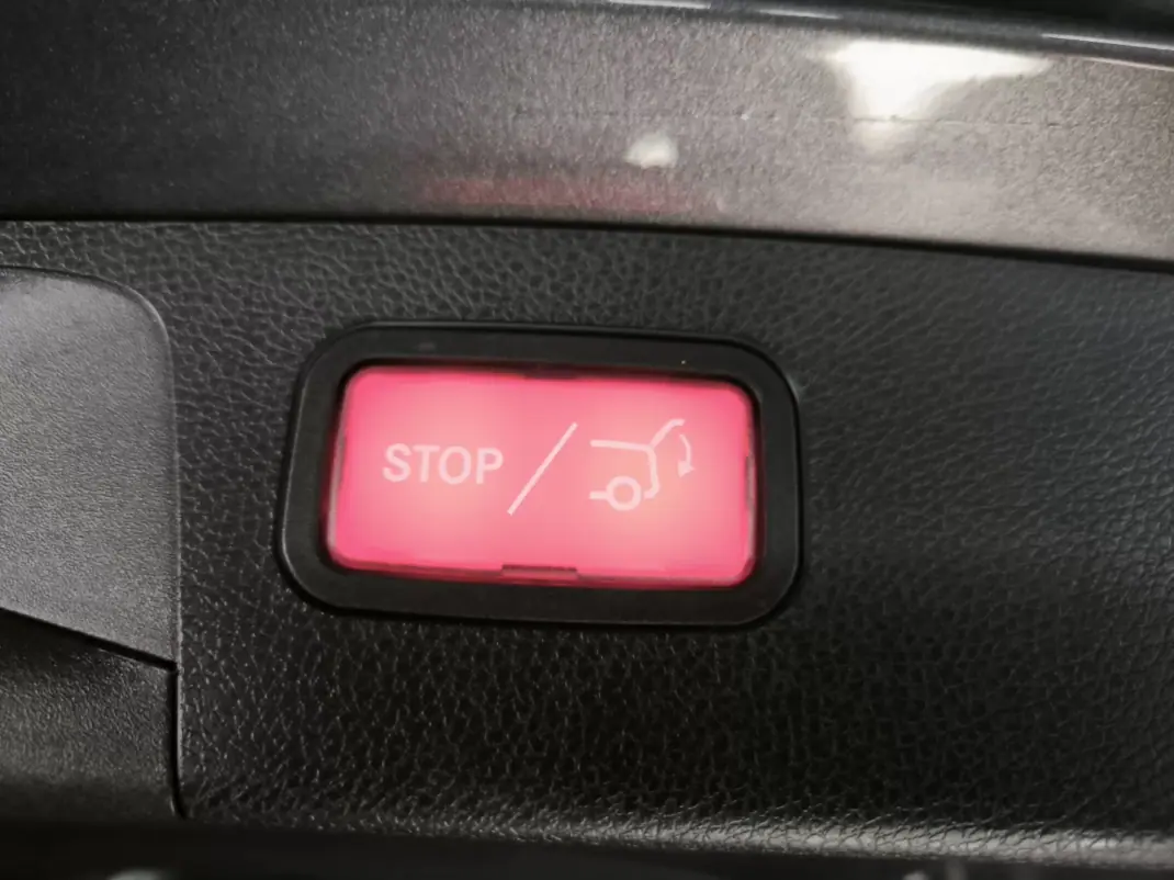 Mercedes-Benz E 300 2022 - 35950 EUR, 122245 km - AUTO.MOTO.pt - 122245km - foto 41 de 43