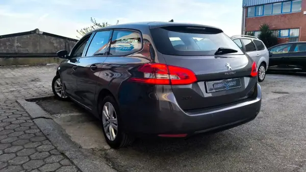 Peugeot 308 SW 2018 - 9900 EUR, 175000 km - AUTO.MOTO.pt - 175000km - foto 7 de 16