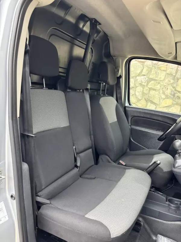 Renault Kangoo 2021 - 8900 EUR, 176000 km - AUTO.MOTO.pt - 176000km - foto 4 de 8