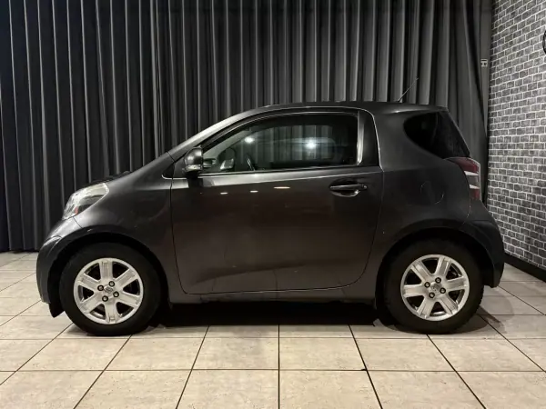 Toyota iQ 2010 - 7990 EUR, 180000 km - AUTO.MOTO.pt - 180000km - foto 3 de 13