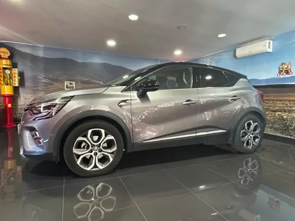 Renault Captur 1.6 E-Tech Full Hybrid Evolution 2024 Híbrido (Gasolina) — 162 224 km Renault Captur 2024