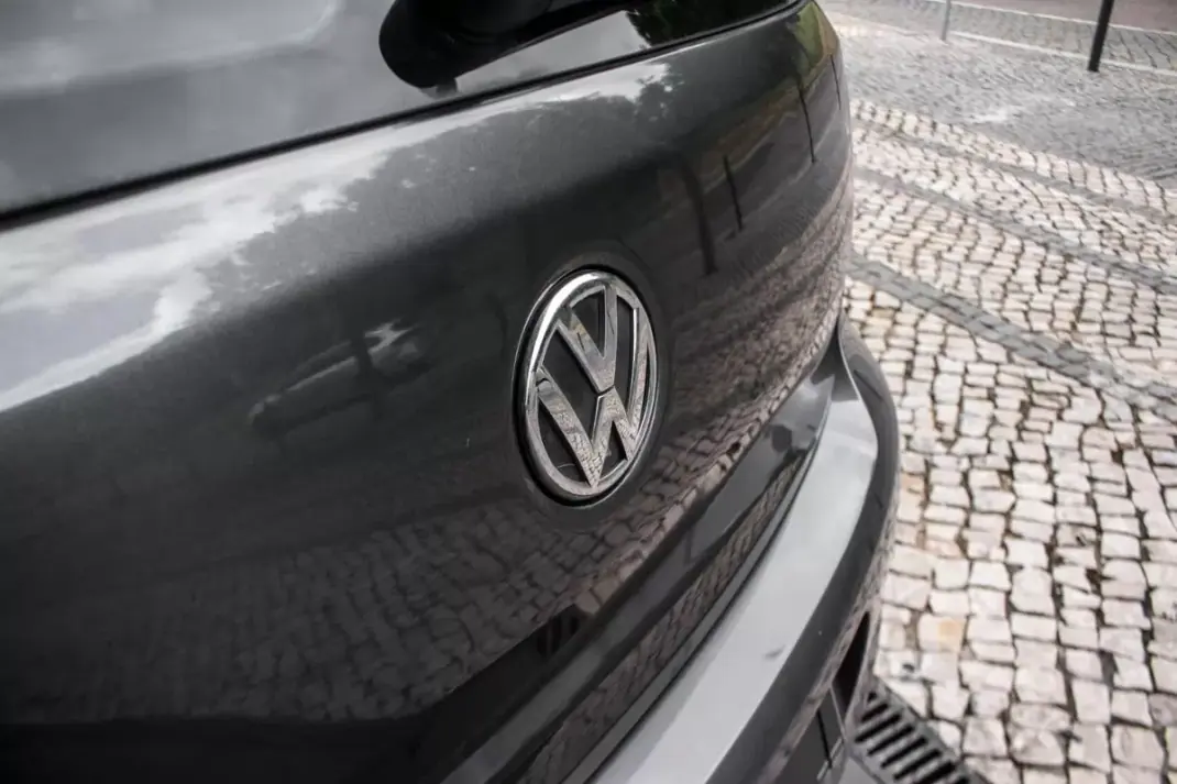 Volkswagen Polo 2011 - 6900 EUR, 195710 km - AUTO.MOTO.pt - 195710km - foto 10 de 23