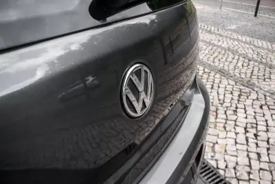Volkswagen Polo 2011 - 6900 EUR, 195710 km - AUTO.MOTO.pt - 195710km - foto 10 de 23