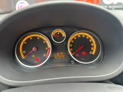 Opel Corsa 2010 - 3900 EUR, 271376 km - AUTO.MOTO.pt - 271376km - foto 3 de 10