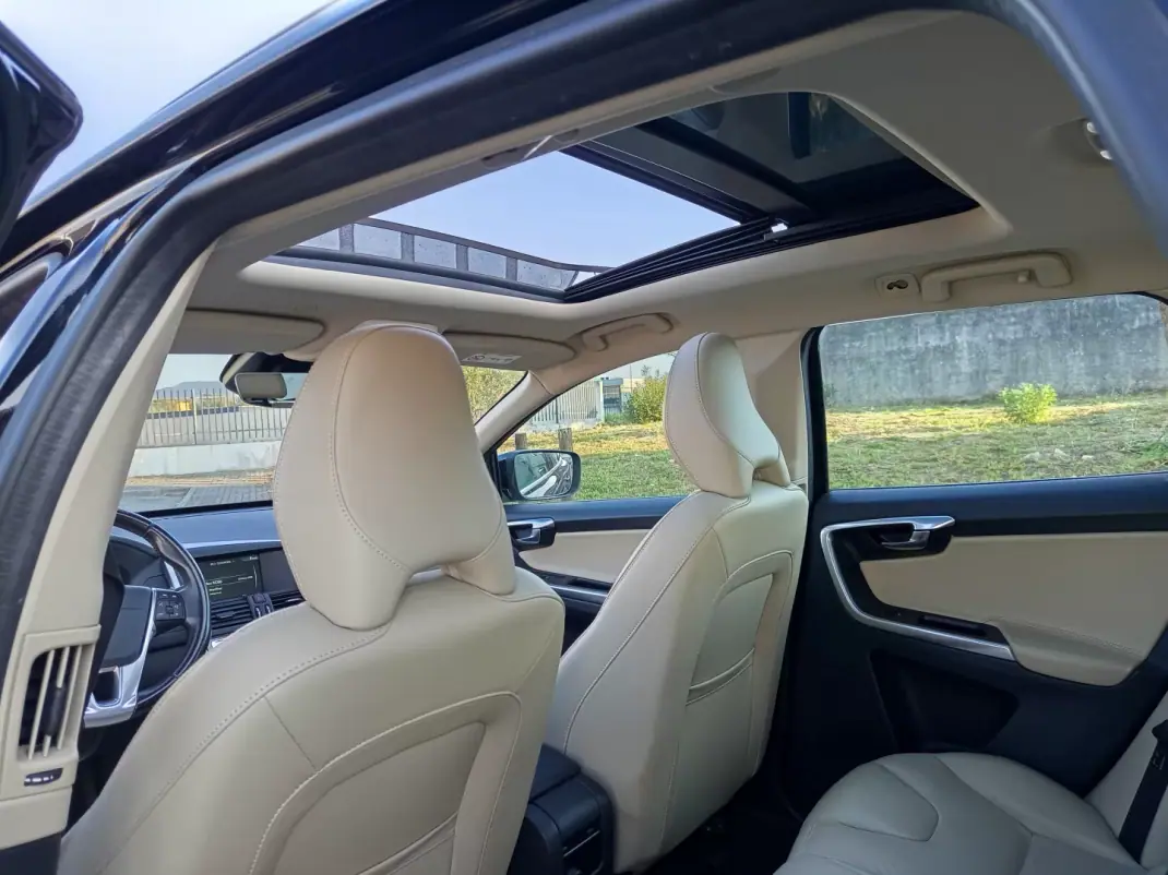 Volvo XC 60 2015 - 17990 EUR, 134200 km - AUTO.MOTO.pt - 134200km - foto 14 de 21