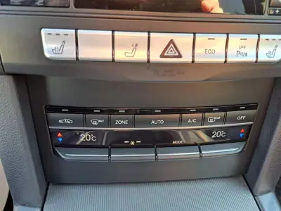 Mercedes-Benz E 220 2014 - 18900 EUR, 213445 km - AUTO.MOTO.pt - 213445km - foto 39 de 46