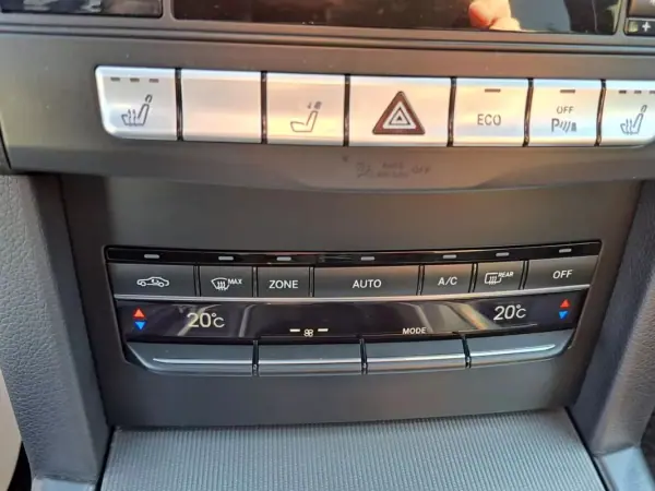 Mercedes-Benz E 220 2014 - 18900 EUR, 213445 km - AUTO.MOTO.pt - 213445km - foto 39 de 46