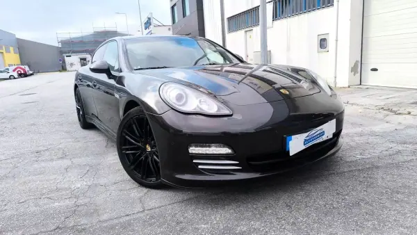 Porsche Panamera 2011 - 26900 EUR, 193000 km - AUTO.MOTO.pt - 193000km - foto 15 de 21