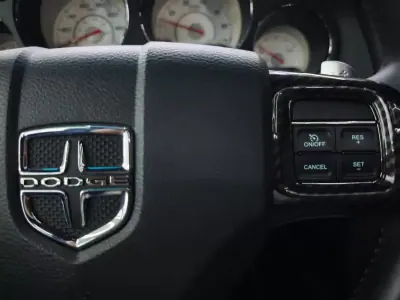 Dodge Challenger 2013 - 53950 EUR, 103962 km - AUTO.MOTO.pt - 103962km - foto 23 de 40