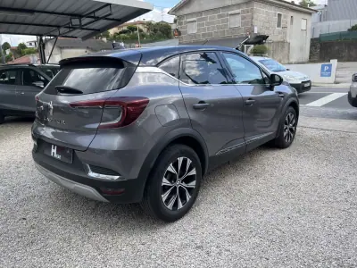 Renault Captur 2023 - 17399 EUR, 88500 km - AUTO.MOTO.pt - 88500km - foto 6 de 16