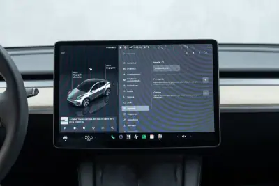 Tesla Model Y 2023 - 35950 EUR, 57000 km - 57000km - foto 36 de 49