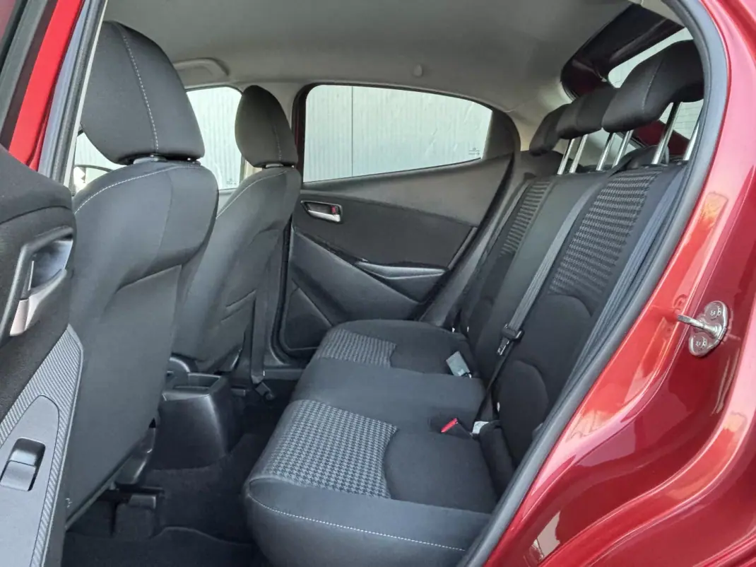 Mazda 2 2019 - 13900 EUR, 81000 km - AUTO.MOTO.pt - 81000km - foto 12 de 35