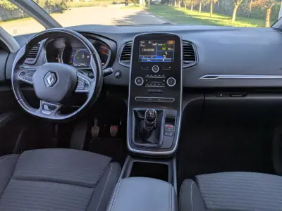 Renault Scénic 2017 - 14250 EUR, 120000 km - foto 3 de 10