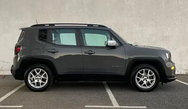 Jeep Renegade 2023 - 18900 EUR, 68317 km - AUTO.MOTO.pt - 68317km - foto 8 de 22