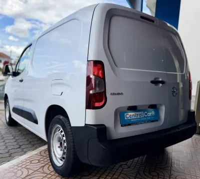 Opel COMBO 2023 - 15950 EUR, 82000 km - AUTO.MOTO.pt - 82000km - foto 7 de 24