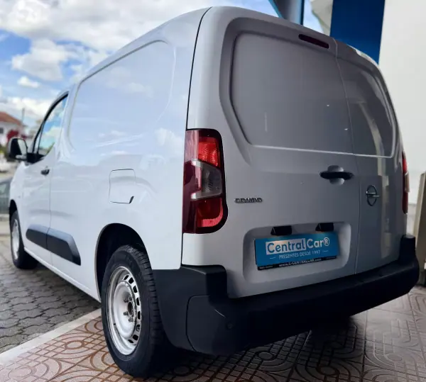 Opel COMBO 2023 - 15950 EUR, 82000 km - AUTO.MOTO.pt - 82000km - foto 7 de 24