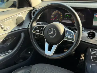 Mercedes-Benz E 300 2019 - 25900 EUR, 138000 km - AUTO.MOTO.pt - 138000km - foto 2 de 33