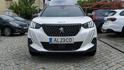 Peugeot 2008 2021 - 18950 EUR, 102107 km - AUTO.MOTO.pt - 102107km - foto 2 de 10