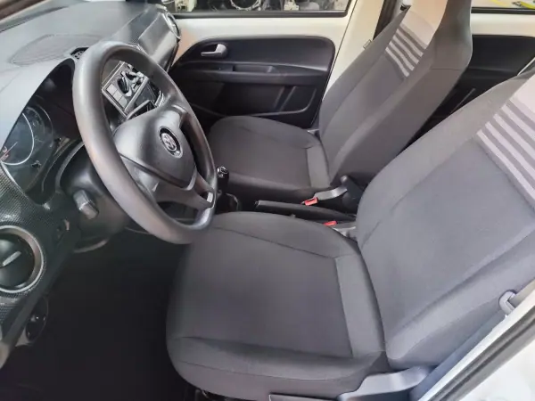 Volkswagen Up! 2019 - 9990 EUR, 102114 km - AUTO.MOTO.pt - 102114km - foto 6 de 9