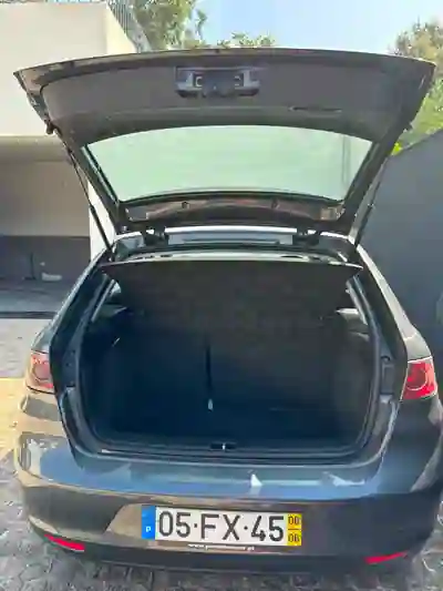SEAT Ibiza 2008 - 4600 EUR, 242000 km - AUTO.MOTO.pt - 242000km - foto 6 de 9