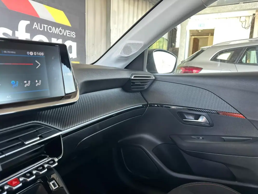 Peugeot 208 2023 - 16900 EUR, 27566 km - AUTO.MOTO.pt - 27566km - foto 23 de 36