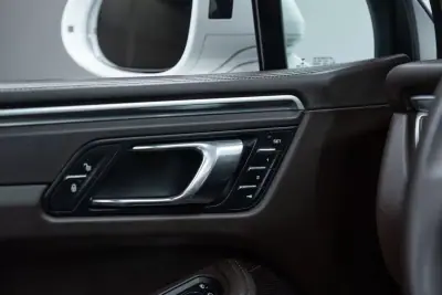 Porsche Macan 2016 - 49950 EUR, 131000 km - AUTO.MOTO.pt - 131000km - foto 23 de 53