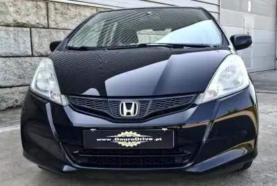 Honda Jazz 2013 - 9750 EUR, 150000 km - AUTO.MOTO.pt - 150000km - foto 3 de 14