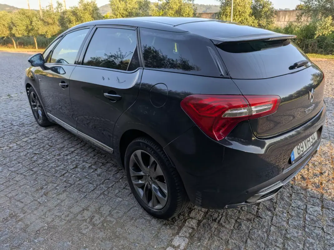 DS DS5 2014 - 10900 EUR, 19800 km - 19800km - foto 9 de 16