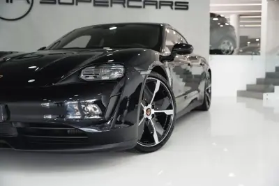 Porsche Taycan Sport Turismo 2023 — foto 4 de 59