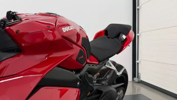 Ducati Panigale V4 S 2020 - 23990 EUR, 33324 km - AUTO.MOTO.pt - 33324km - foto 4 de 17