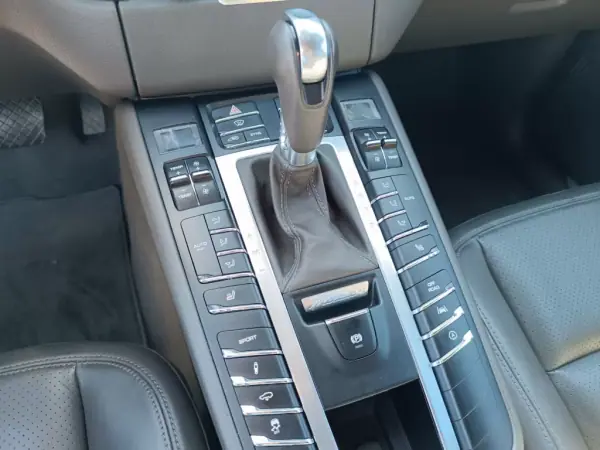 Porsche Macan 2016 - 45500 EUR, 155000 km - AUTO.MOTO.pt - 155000km - foto 30 de 32