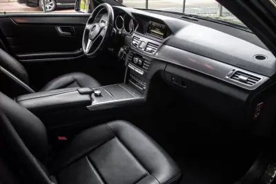 Mercedes-Benz E 300 2015 - 15990 EUR, 256669 km - AUTO.MOTO.pt - 256669km - foto 24 de 36