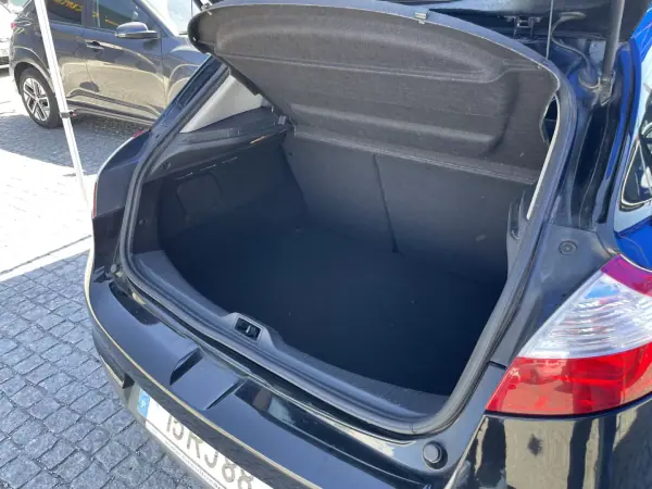 Renault Mégane 2014 - 7995 EUR, 191366 km - AUTO.MOTO.pt - 191366km - foto 25 de 27
