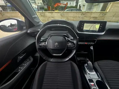Peugeot e-208 2020 - 15750 EUR, 56000 km - AUTO.MOTO.pt - 56000km - foto 17 de 41