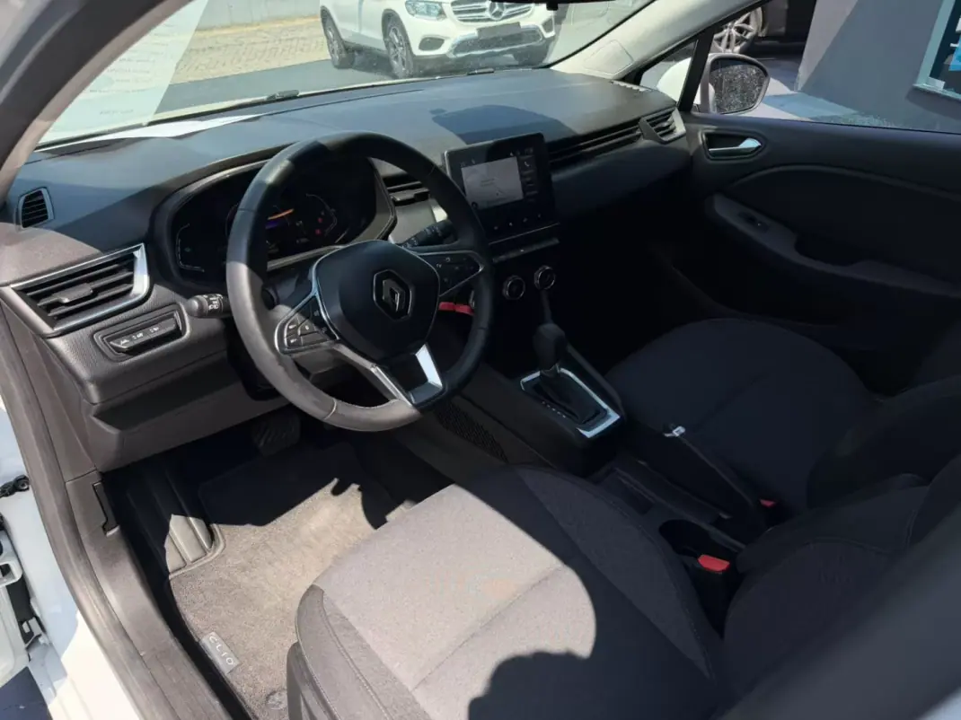 Renault Clio 2021 - 14900 EUR, 130548 km - 130548km - foto 6 de 11