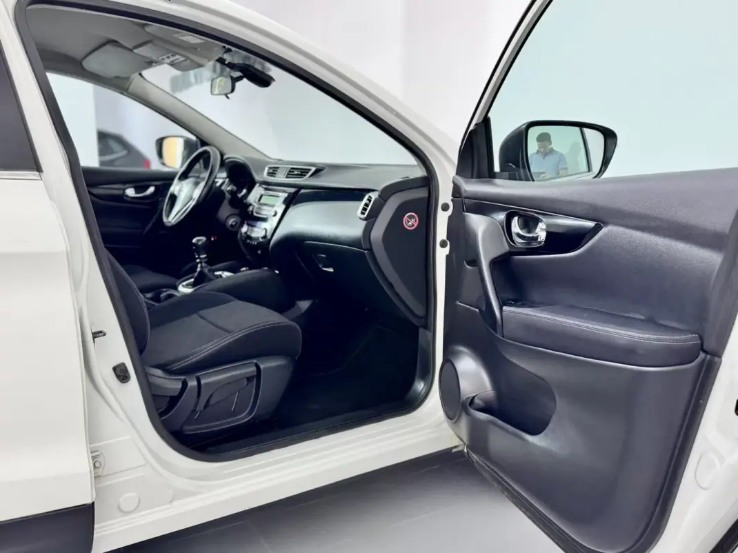 Nissan Qashqai 2015 - 13750 EUR, 96000 km - AUTO.MOTO.pt - 96000km - foto 38 de 45