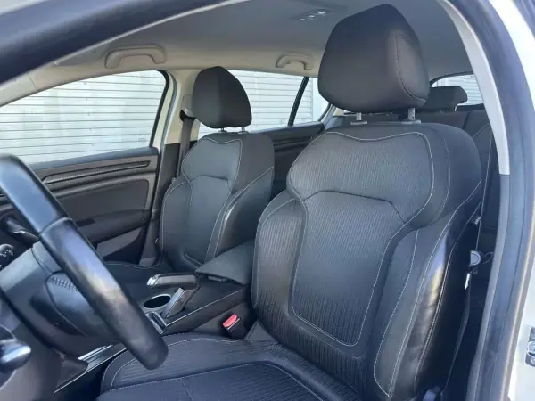 Renault Mégane Sport Tourer 2017 - 9900 EUR, 190000 km - AUTO.MOTO.pt - 190000km - foto 33 de 60