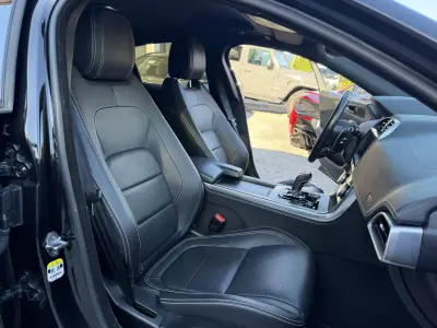 Jaguar XE 2019 - 24500 EUR, 127874 km - AUTO.MOTO.pt - 127874km - foto 9 de 21
