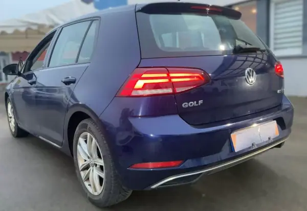 Volkswagen Golf 2019 - 17500 EUR, 182850 km - AUTO.MOTO.pt - 182850km - foto 8 de 10