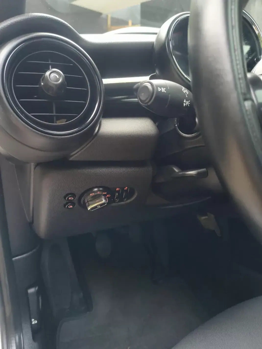 MINI One 2015 - 11900 EUR, 125000 km - AUTO.MOTO.pt - 125000km - foto 12 de 35