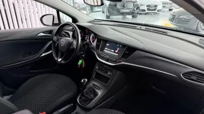 Opel Astra Sports Tourer 2018 - 8290 EUR, 222272 km - AUTO.MOTO.pt - 222272km - foto 13 de 26