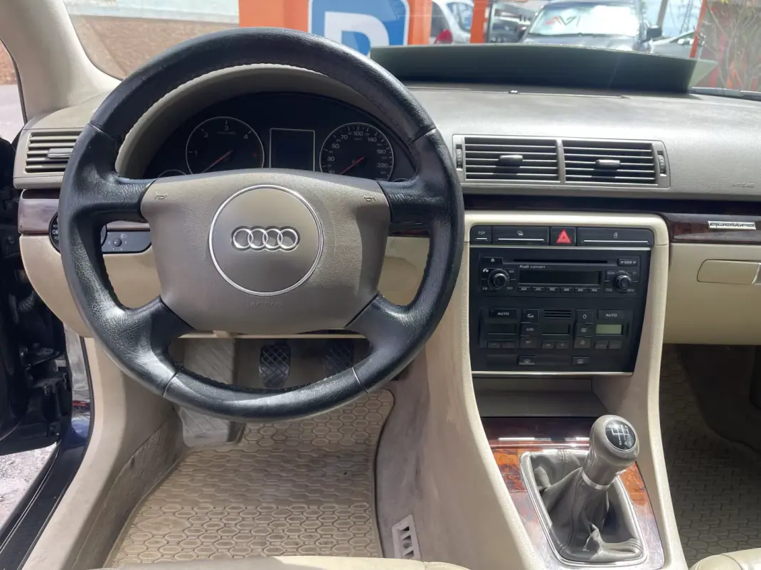 Audi A4 2003 - 7950 EUR, 277740 km - AUTO.MOTO.pt - 277740km - foto 10 de 13