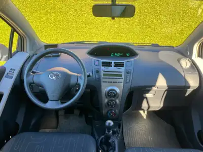 Toyota Yaris 2011 - 8500 EUR, 150000 km - AUTO.MOTO.pt - 150000km - foto 8 de 21